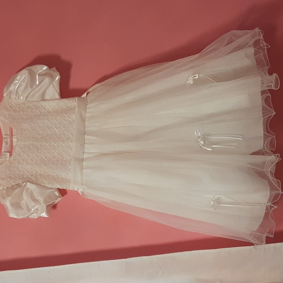 Girls  Size 7 beautiful white dress - Picture 1 of 6